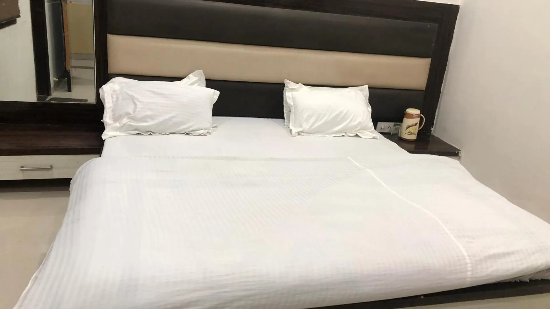 Hotel Kn Plaza Agra  3*, Agra (Uttar Pradesh)